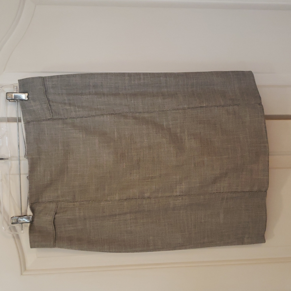 NWT White House Black Market Size 8 Grey Twill Pencil Skirt with ruffle back det